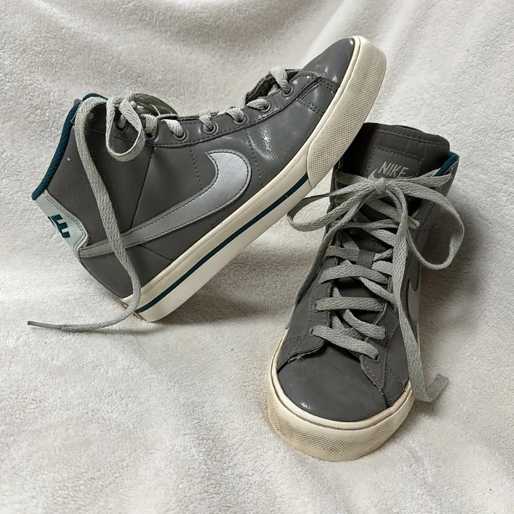 Nike Women's Sweet Classic High Top  Leather, US 6.5, Gray with blue/teal